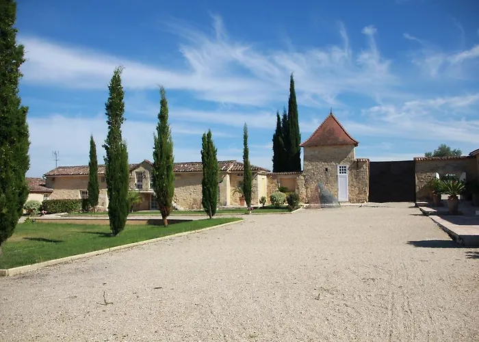 Hotel Chateau Isabeau De Naujan 3*