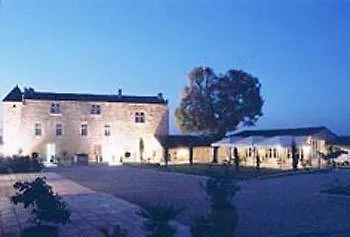 Hotel Chateau Isabeau De Naujan 3*