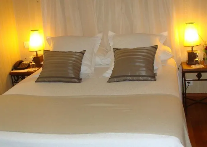 Hotel Chateau Isabeau De Naujan Saint-Vincent-de-Pertignas