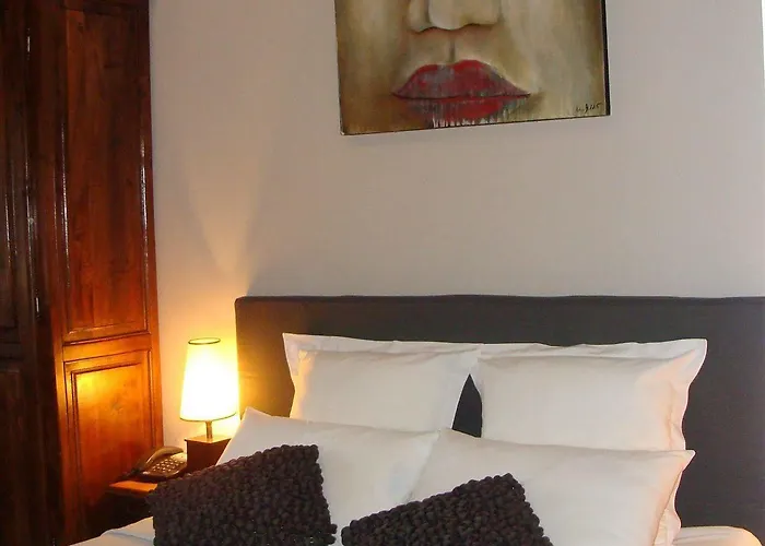 Chateau Isabeau De Naujan Hotel