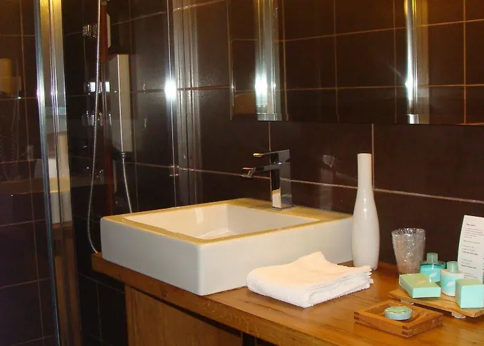 Hotel Chateau Isabeau De Naujan Saint-Vincent-de-Pertignas