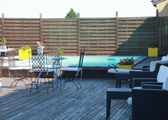 Hotel Chateau Isabeau De Naujan