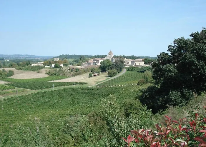 Chateau Isabeau De Naujan Hotel